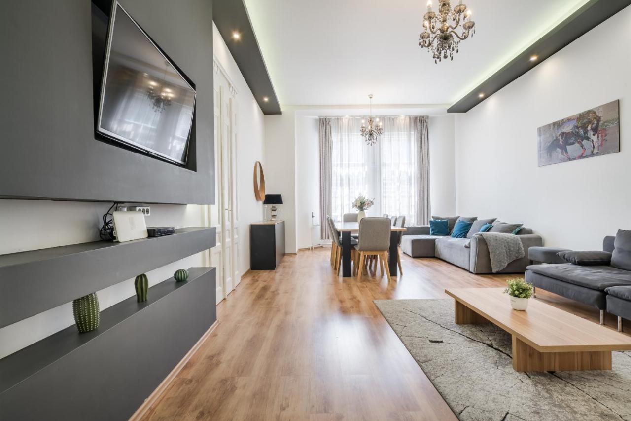 Real Apartments Zichy Budapest Exteriör bild