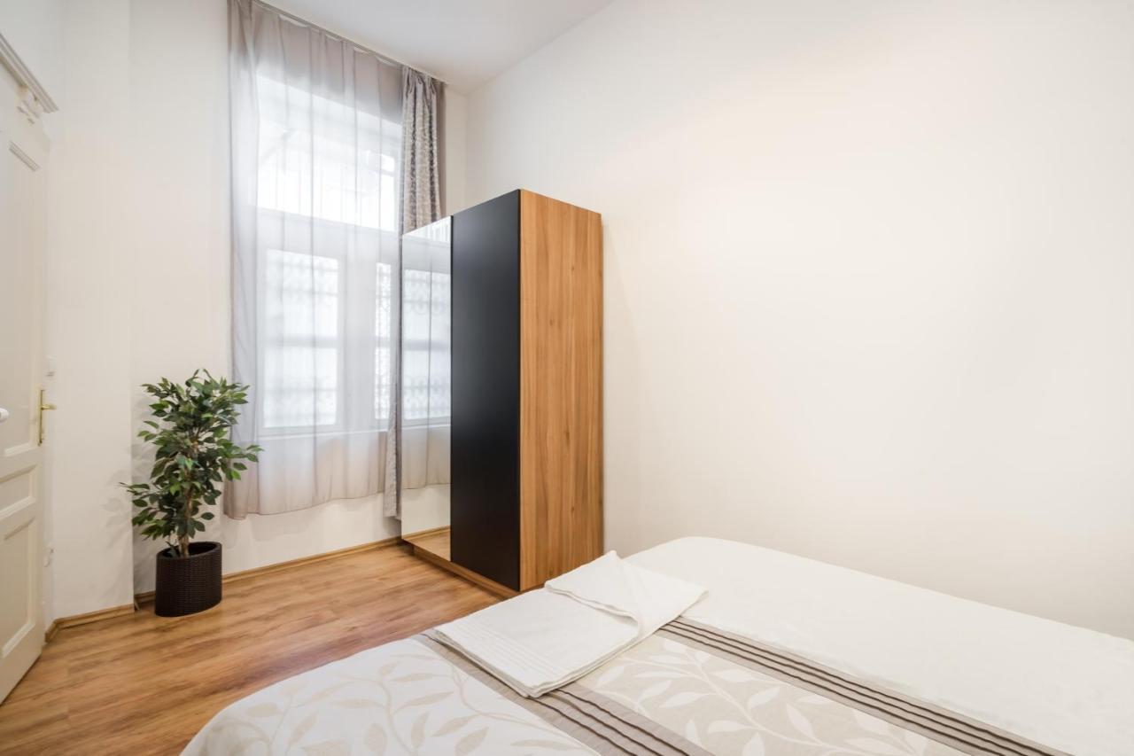 Real Apartments Zichy Budapest Exteriör bild